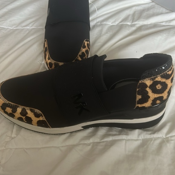 Brand neww wedge leopard shoes - Picture 4 of 5